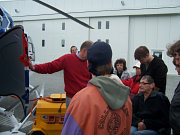 foto č.5: Prohlídka záchranářského vrtulníku